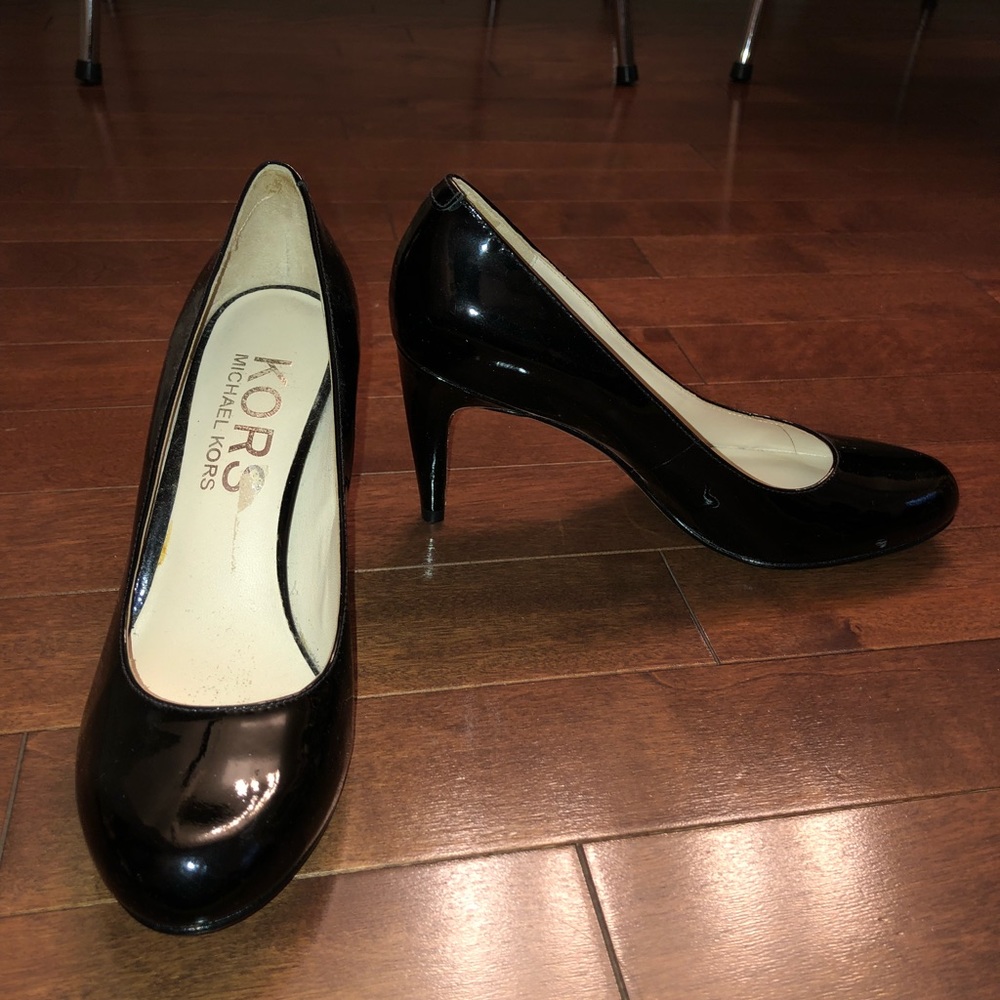 KORS Michael Kors Ghita black patent leather heels
